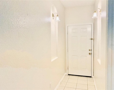819 Fairwaycove Lane - Photo Thumbnail 2