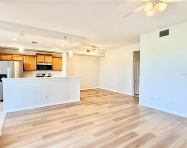819 Fairwaycove Lane - Photo Thumbnail 6