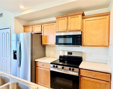 819 Fairwaycove Lane - Photo Thumbnail 12