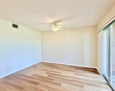 819 Fairwaycove Lane - Photo Thumbnail 9