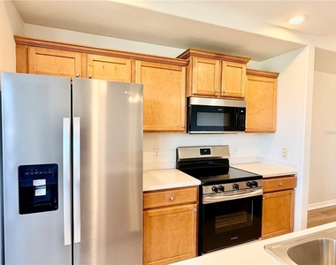 819 Fairwaycove Lane - Photo Thumbnail 13