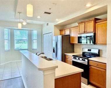819 Fairwaycove Lane - Photo Thumbnail 14