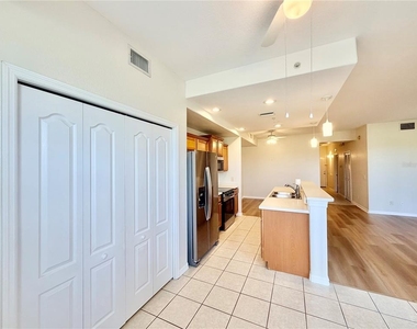 819 Fairwaycove Lane - Photo Thumbnail 18