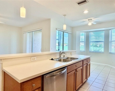 819 Fairwaycove Lane - Photo Thumbnail 16