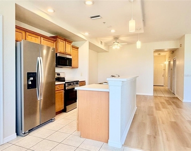819 Fairwaycove Lane - Photo Thumbnail 19