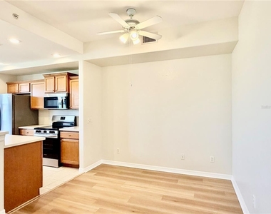 819 Fairwaycove Lane - Photo Thumbnail 20