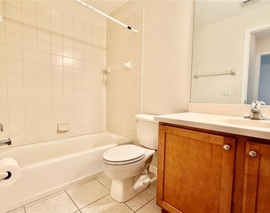 819 Fairwaycove Lane - Photo Thumbnail 35