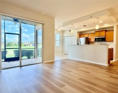 819 Fairwaycove Lane - Photo Thumbnail 4