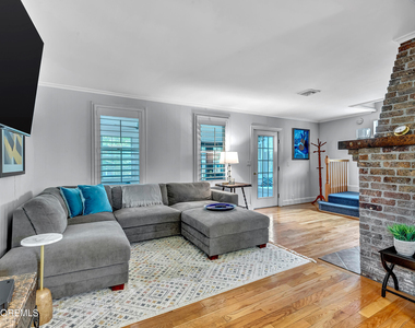370 E Main Street - Photo Thumbnail 11