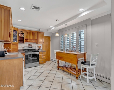 370 E Main Street - Photo Thumbnail 17