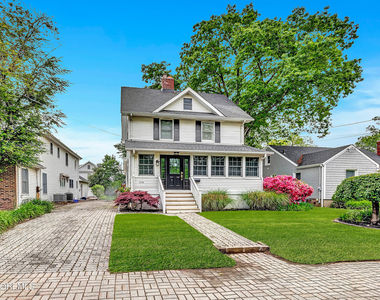 370 E Main Street - Photo Thumbnail 7