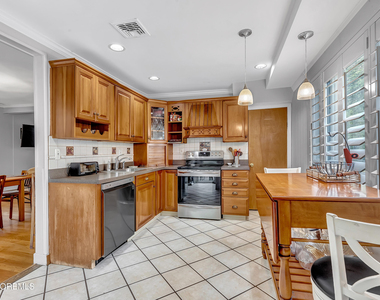 370 E Main Street - Photo Thumbnail 16