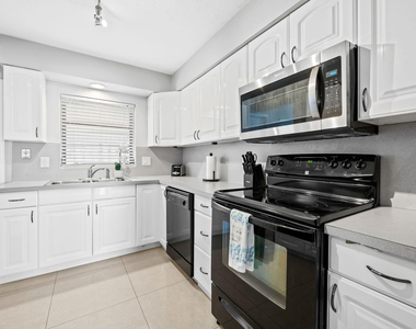 1601 Ne 63rd Street - Photo Thumbnail 9