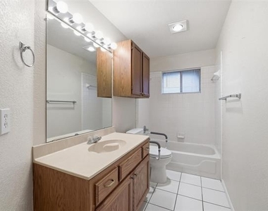 11912 Rhulen Court - Photo Thumbnail 18