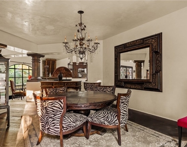 4909 Woodley Avenue - Photo Thumbnail 9