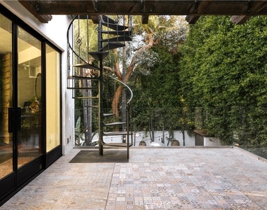 4909 Woodley Avenue - Photo Thumbnail 18