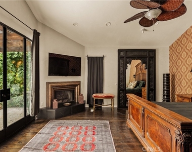 4909 Woodley Avenue - Photo Thumbnail 20