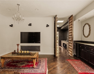 4909 Woodley Avenue - Photo Thumbnail 24