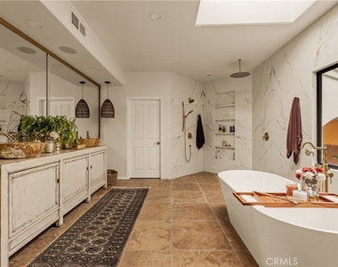 4909 Woodley Avenue - Photo Thumbnail 26