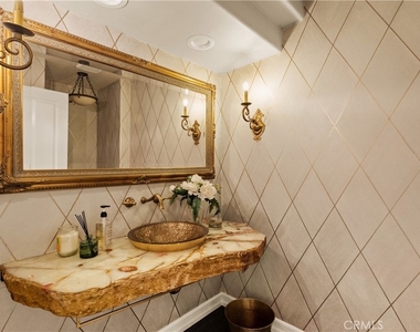 4909 Woodley Avenue - Photo Thumbnail 19