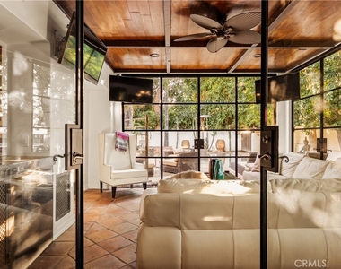 4909 Woodley Avenue - Photo Thumbnail 17