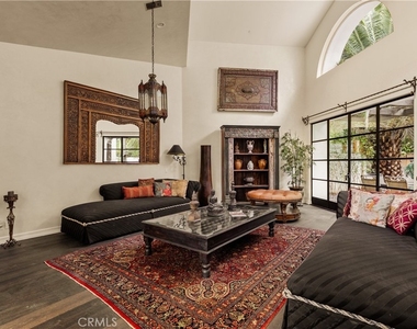 4909 Woodley Avenue - Photo Thumbnail 5