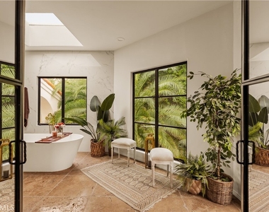 4909 Woodley Avenue - Photo Thumbnail 25