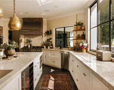 4909 Woodley Avenue - Photo Thumbnail 4