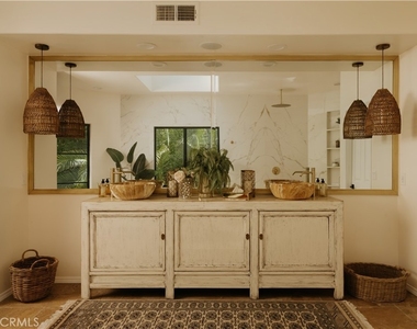 4909 Woodley Avenue - Photo Thumbnail 14