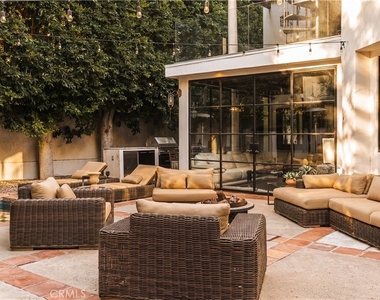 4909 Woodley Avenue - Photo Thumbnail 19