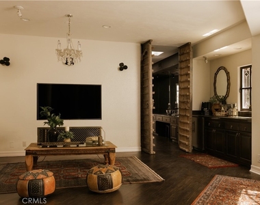 4909 Woodley Avenue - Photo Thumbnail 17