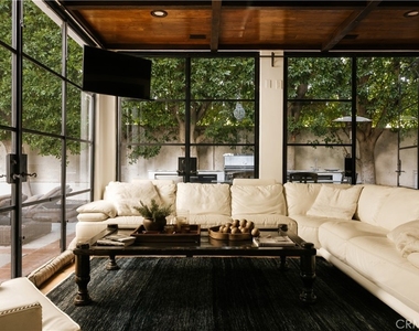 4909 Woodley Avenue - Photo Thumbnail 9
