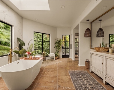 4909 Woodley Avenue - Photo Thumbnail 27