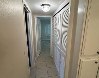 1806 N Fairview - Photo Thumbnail 6