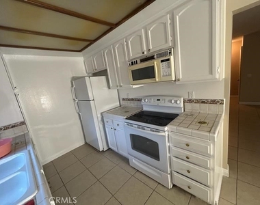1806 N Fairview - Photo Thumbnail 9