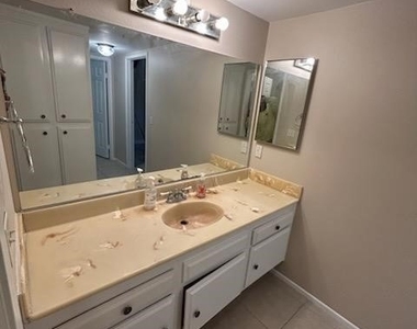 1806 N Fairview - Photo Thumbnail 5