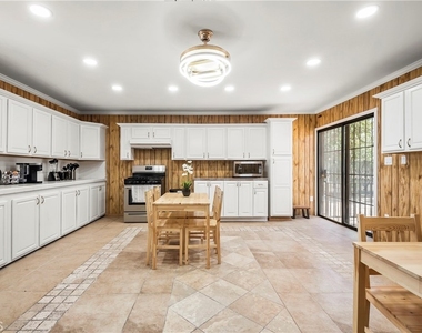 9150 10th Avenue - Photo Thumbnail 6