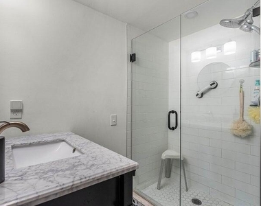10110 Cedar Point Boulevard - Photo Thumbnail 12