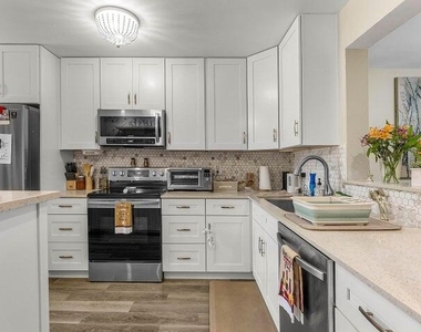10110 Cedar Point Boulevard - Photo Thumbnail 9