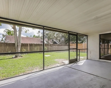 8927 Southwest 108th Circle Court - Photo Thumbnail 2