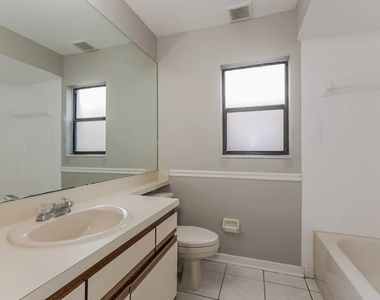 8927 Southwest 108th Circle Court - Photo Thumbnail 4