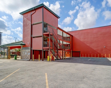 1025 Swanson Street - Photo Thumbnail 17