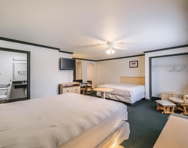 1025 Swanson Street - Photo Thumbnail 13
