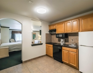 1025 Swanson Street - Photo Thumbnail 9