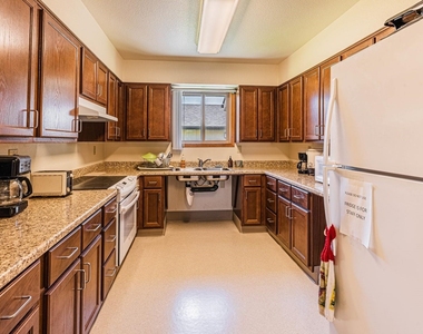 1051 E Park St - Photo Thumbnail 4