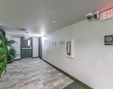 1025 Swanson Street - Photo Thumbnail 5