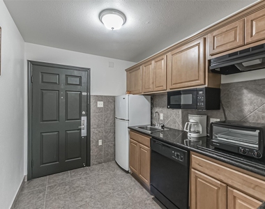 1025 Swanson Street - Photo Thumbnail 16