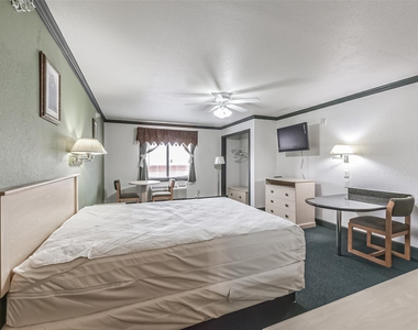 1025 Swanson Street - Photo Thumbnail 8
