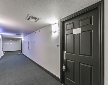 1025 Swanson Street - Photo Thumbnail 6