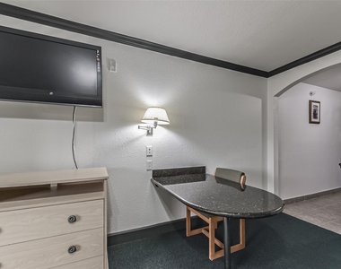 1025 Swanson Street - Photo Thumbnail 14